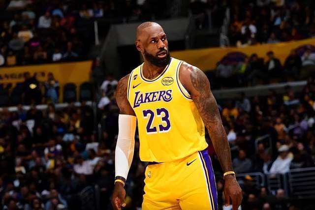 江南体育官网-湖人惨败黄蜂向附加赛靠拢，一数据显示詹姆斯根本不防守